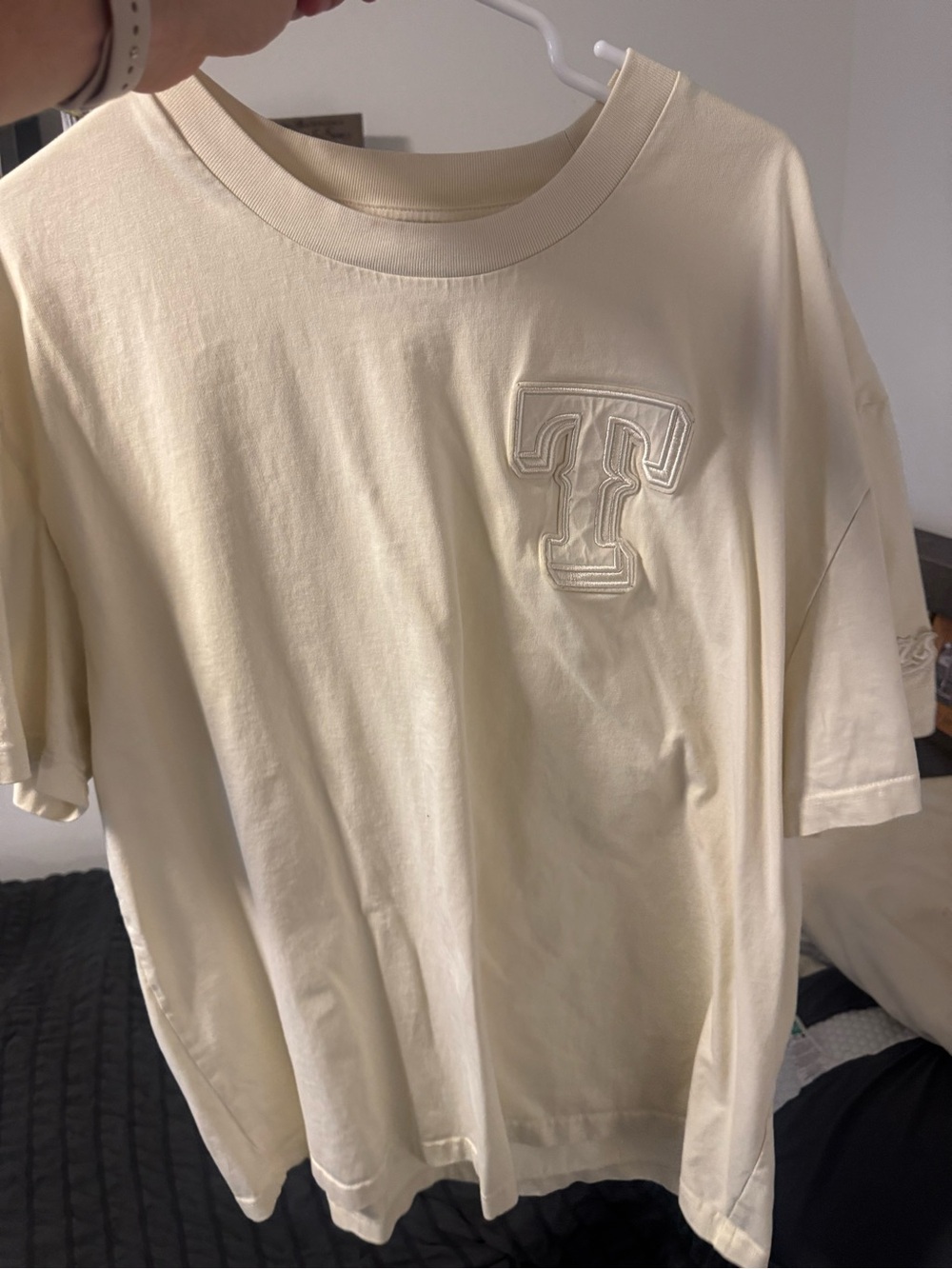 Cream Short-Sleeve Men’s T-Shirt with Appliqué T